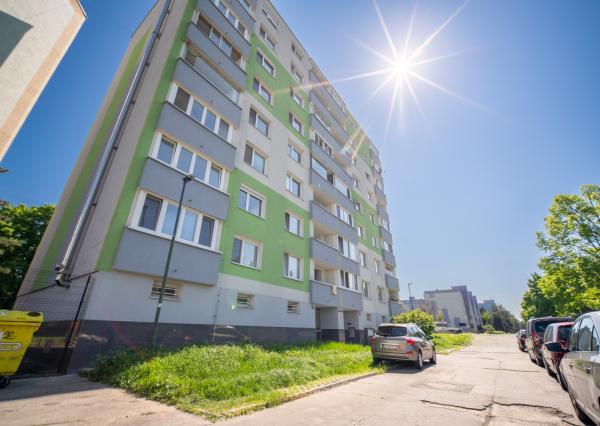 REZERVOVANÉ - Na predaj priestranný 2-izbový byt v Bratislave