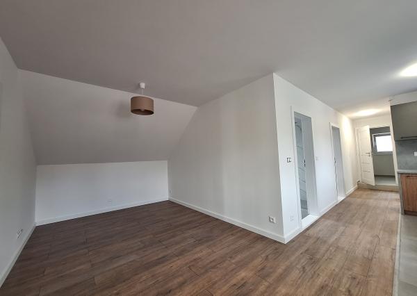 Na prenájom kompletne zrekonštruovaný 4-izbový byt v Tepličke nad Váhom