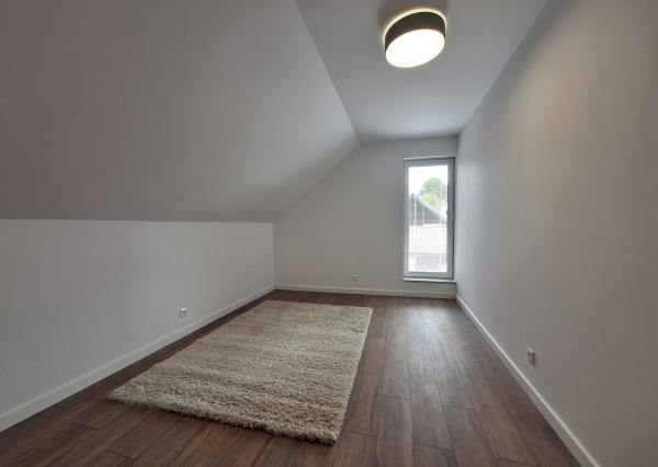 Na prenájom kompletne zrekonštruovaný 4-izbový byt v Tepličke nad Váhom