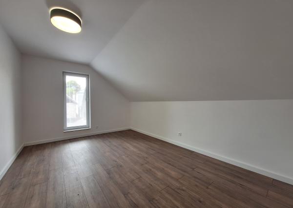 Na prenájom kompletne zrekonštruovaný 4-izbový byt v Tepličke nad Váhom