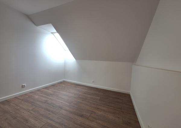 Na prenájom kompletne zrekonštruovaný 4-izbový byt v Tepličke nad Váhom