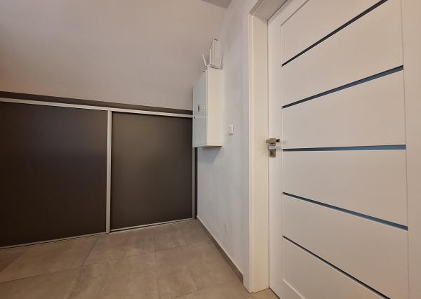 Na prenájom kompletne zrekonštruovaný 4-izbový byt v Tepličke nad Váhom