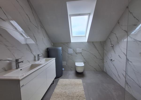 Na prenájom kompletne zrekonštruovaný 4-izbový byt v Tepličke nad Váhom