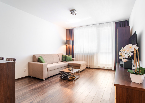 REZERVOVANÉ: Na predaj kompletne zariadený 2-izbový byt v centre Banskej Bystrice