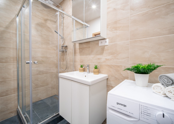 Na prenájom 3-izbový byt v Bratislave-Nové Mesto