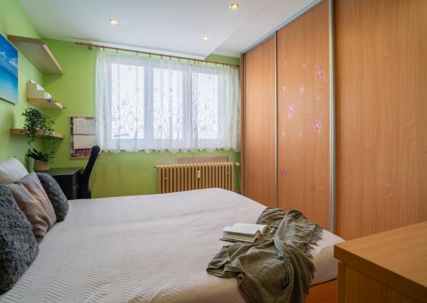 Na predaj 2-izbový byt s balkónom po kompletnej rekonštrukcii v Ružinove