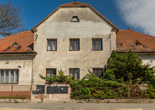 REZERVOVANÉ:Na predaj historický dom s potenciálom pre podnikanie v centre Dunajskej Lužnej