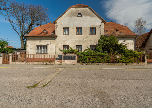 REZERVOVANÉ:Na predaj historický dom s potenciálom pre podnikanie v centre Dunajskej Lužnej