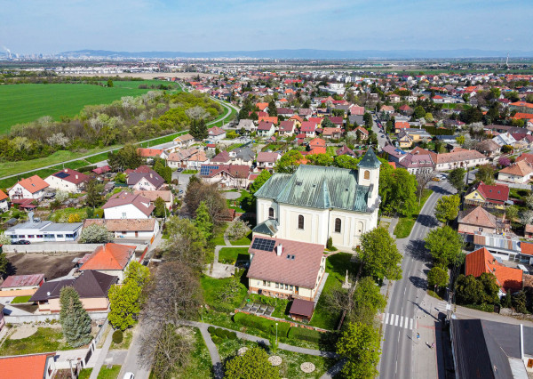 REZERVOVANÉ:Na predaj historický dom s potenciálom pre podnikanie v centre Dunajskej Lužnej