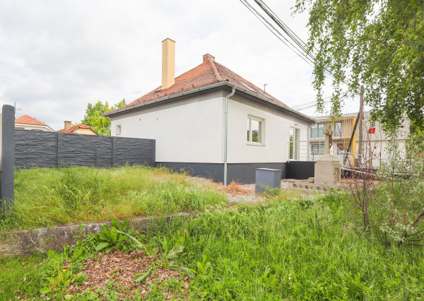 Na prenájom obchodný priestor v centre Šamorína s výbornou viditeľnosťou