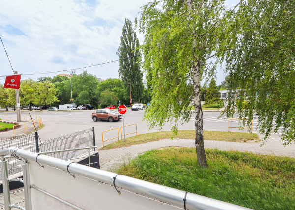 Na prenájom obchodný priestor v centre Šamorína s výbornou viditeľnosťou