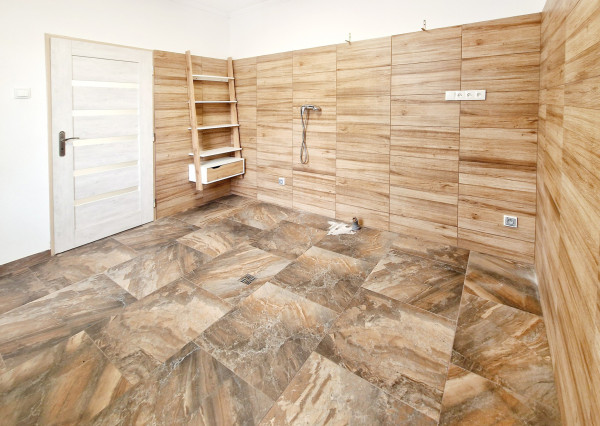 Na prenájom obchodný priestor v centre Šamorína s výbornou viditeľnosťou