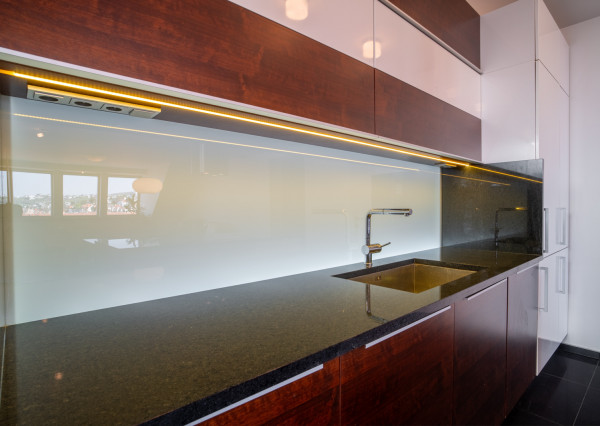 Na predaj priestranný 4-izbový byt pod hradom v centre Bratislavy