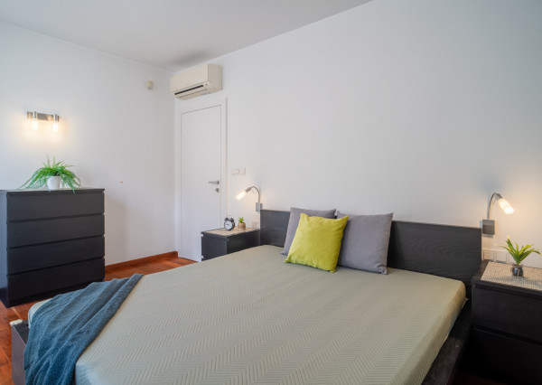 Na predaj priestranný 4-izbový byt pod hradom v centre Bratislavy