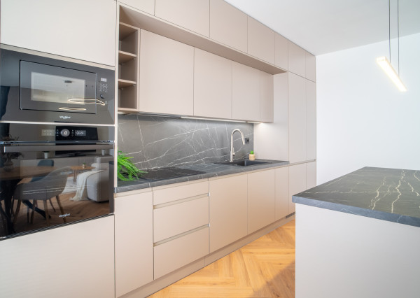 Na prenájom kompletne zariadený 2-izbový byt v Stupave