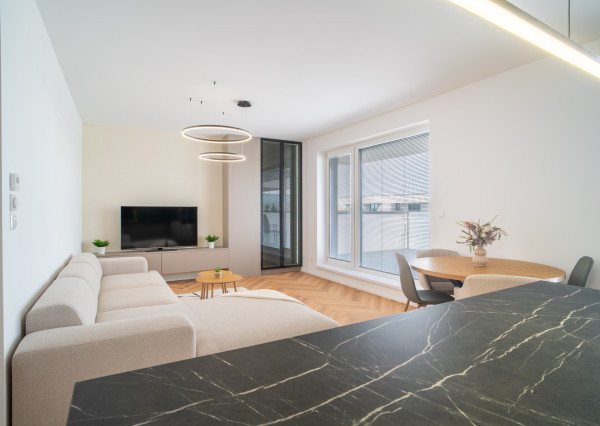 Na prenájom kompletne zariadený 2-izbový byt v Stupave