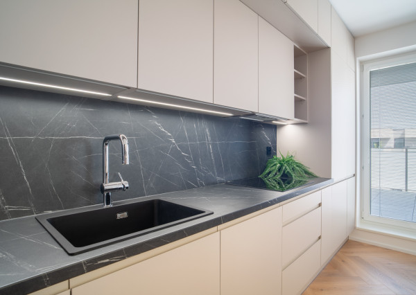 Na prenájom kompletne zariadený 2-izbový byt v Stupave