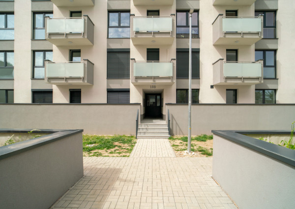 Na prenájom kompletne zariadený 2-izbový byt v Stupave