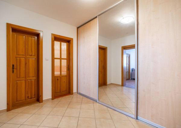 Na prenájom 2-izbový byt na Píniovej ulici v Bratislave