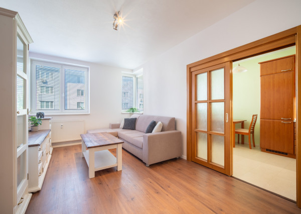 Na prenájom 2-izbový byt na Píniovej ulici v Bratislave