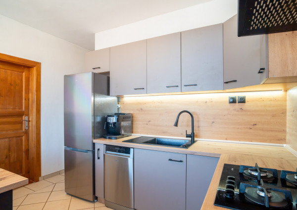 REZERVOVANÉ :Na prenájom veľkometrážny 2-izbový byt v Nitre