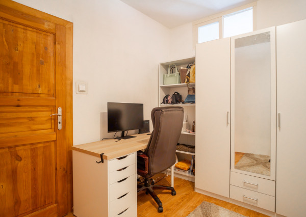 REZERVOVANÉ :Na prenájom veľkometrážny 2-izbový byt v Nitre