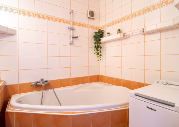 REZERVOVANÉ :Na prenájom veľkometrážny 2-izbový byt v Nitre