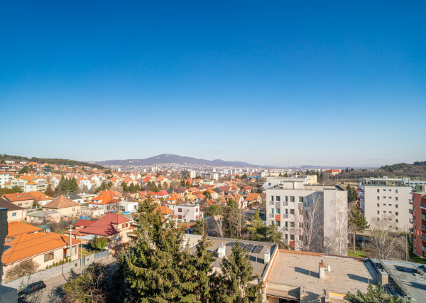 REZERVOVANÉ :Na prenájom veľkometrážny 2-izbový byt v Nitre