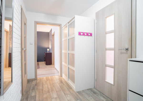 Na predaj kompletne zrekonštruovaný 3-izbový byt v Chtelnici