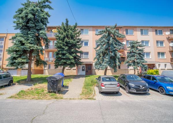 Na predaj kompletne zrekonštruovaný 3-izbový byt v Chtelnici