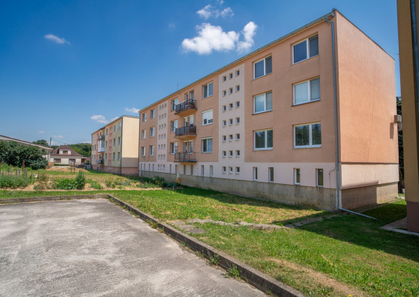 Na predaj kompletne zrekonštruovaný 3-izbový byt v Chtelnici