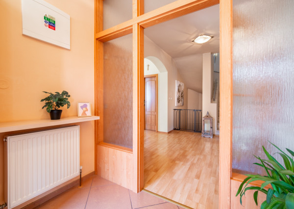 REZERVOVANÉ: Na predaj 4-izbový rodinný dom neďaleko centra Malaciek