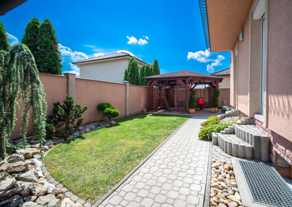 REZERVOVANÉ: Na predaj 4-izbový rodinný dom neďaleko centra Malaciek