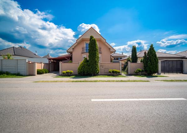 REZERVOVANÉ: Na predaj 4-izbový rodinný dom neďaleko centra Malaciek