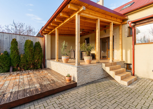 REZERVOVANÉ: Na predaj 5-izbový rodinný dom s garážou v Trnave – časť Tulipán