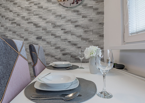 REZERVOVANÉ - Na predaj priestranný 4-izbový byt vo vyhľadávanej lokalite blízko centra Bratislavy