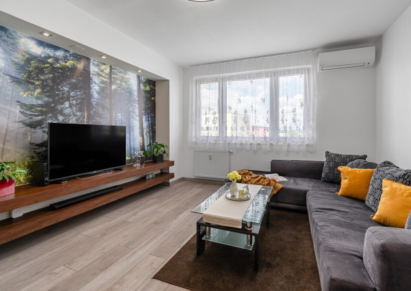 REZERVOVANÉ - Na predaj priestranný 4-izbový byt vo vyhľadávanej lokalite blízko centra Bratislavy