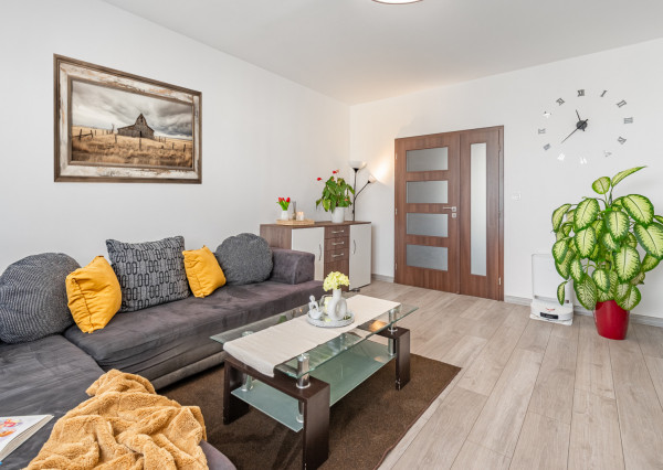 REZERVOVANÉ - Na predaj priestranný 4-izbový byt vo vyhľadávanej lokalite blízko centra Bratislavy