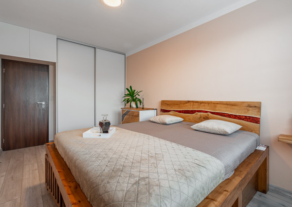 REZERVOVANÉ - Na predaj priestranný 4-izbový byt vo vyhľadávanej lokalite blízko centra Bratislavy