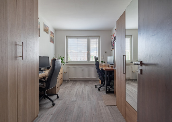 REZERVOVANÉ - Na predaj priestranný 4-izbový byt vo vyhľadávanej lokalite blízko centra Bratislavy