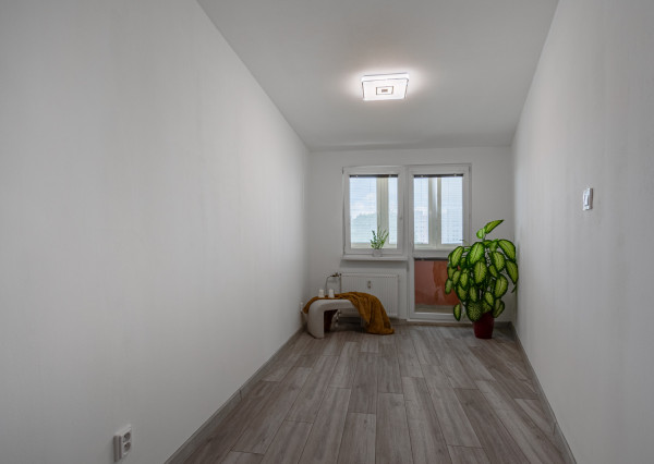 REZERVOVANÉ - Na predaj priestranný 4-izbový byt vo vyhľadávanej lokalite blízko centra Bratislavy