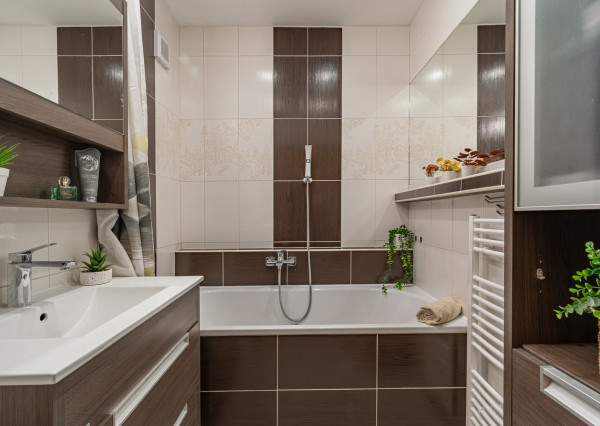 REZERVOVANÉ - Na predaj priestranný 4-izbový byt vo vyhľadávanej lokalite blízko centra Bratislavy