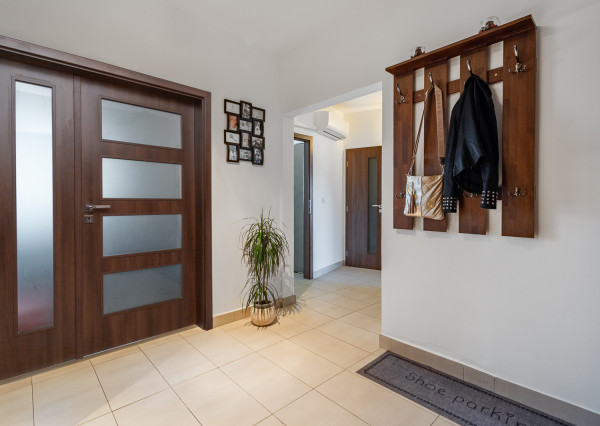 REZERVOVANÉ - Na predaj priestranný 4-izbový byt vo vyhľadávanej lokalite blízko centra Bratislavy