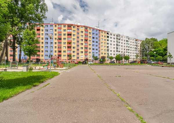 REZERVOVANÉ - Na predaj priestranný 4-izbový byt vo vyhľadávanej lokalite blízko centra Bratislavy