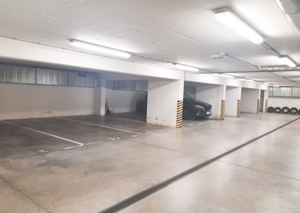 Na prenájom garážové parkovacie státie v Petržalke