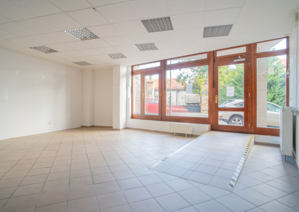 Na prenájom obchodný priestor na Zámockej ulici pod Bratislavským hradom