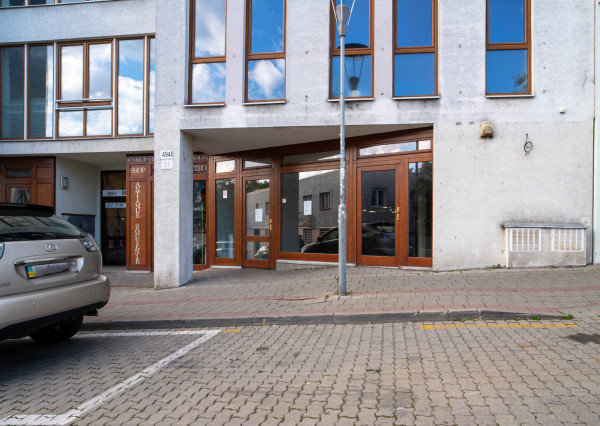 Na prenájom obchodný priestor na Zámockej ulici pod Bratislavským hradom