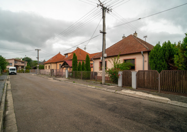 Na predaj pôvodný 3-izbový rodinný dom s potenciálom v Trenčíne, časť Zlatovce