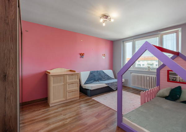 Na prenájom moderný 3 -izbový byt v Senci