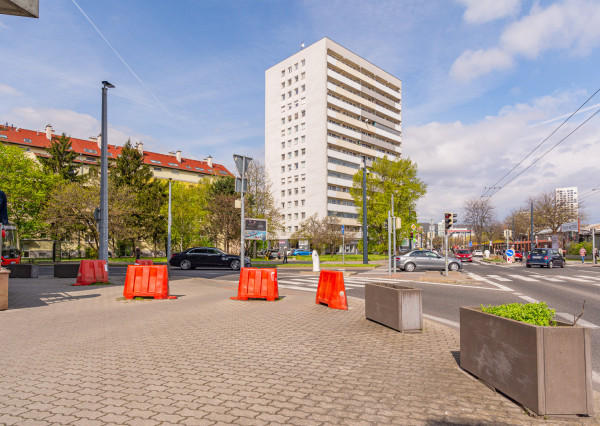 ZNÍŽENÁ CENA:Na predaj 2-izbový byt s loggiou na Miletičovej ulici v Bratislave